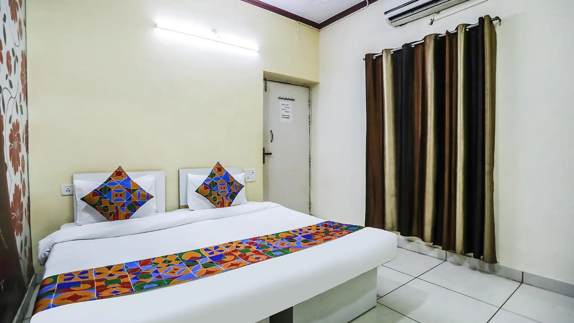 Fabexpress Grand Resort Agra  Bed & Breakfast Agra (Uttar Pradesh)