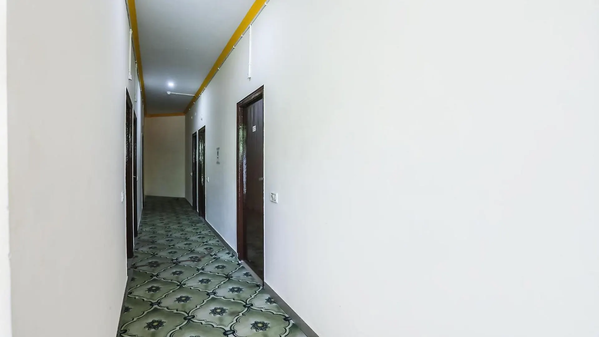 Fabexpress Grand Resort Agra  Bed & Breakfast